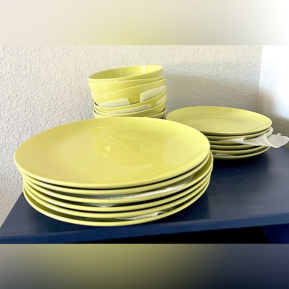 New dinnerware set for sale
